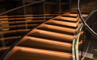 Szklane podstopnice, czyli sposób na nowoczesne schody w domu