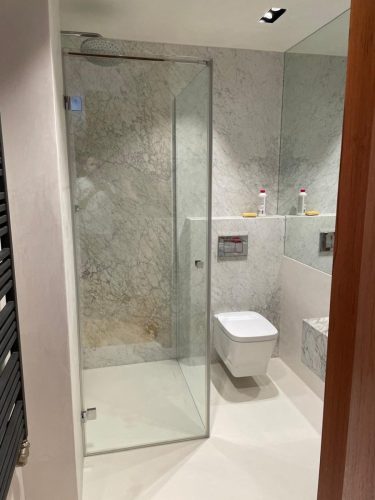 Kabiny i drzwi prysznicowe na wymiar - realizacje w Krakowie