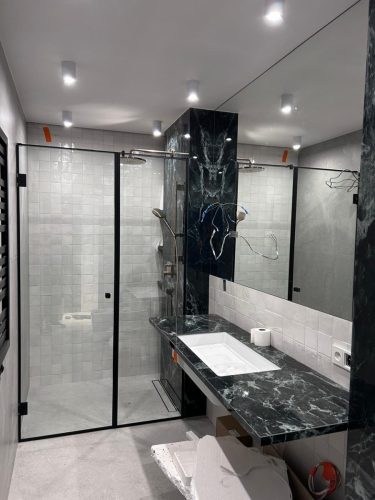 Kabiny i drzwi prysznicowe na wymiar - realizacje w Krakowie