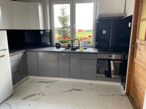 Lacobel i panele szklane - realizacje w Krakowie