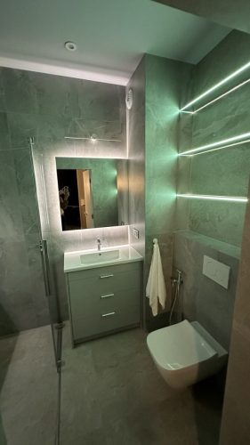 Półki szklane na wymiar - realizacje w Krakowie