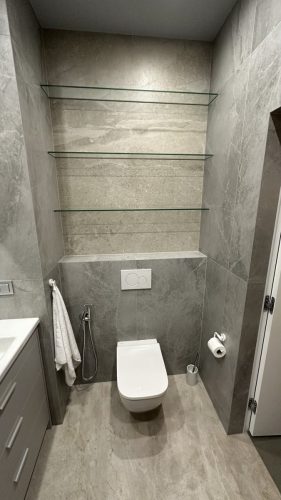 Półki szklane na wymiar - realizacje w Krakowie