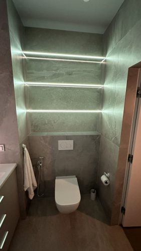 Półki szklane na wymiar - realizacje w Krakowie